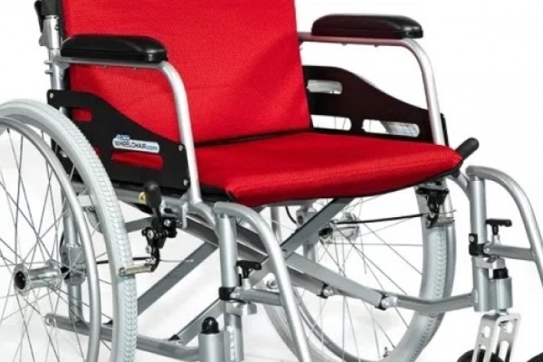 توزبع مجموعة من الاسرة والمعدات والتجهيزات الطبية على مستشفيات قرنبالية ونابل