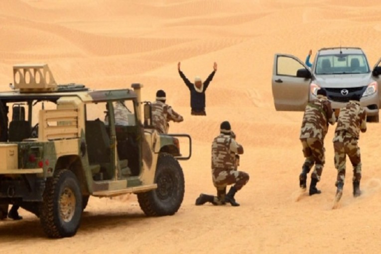 رمادة: إحباط عملية تهريب سجائر وإيقاف 5 مهربين تونسيين