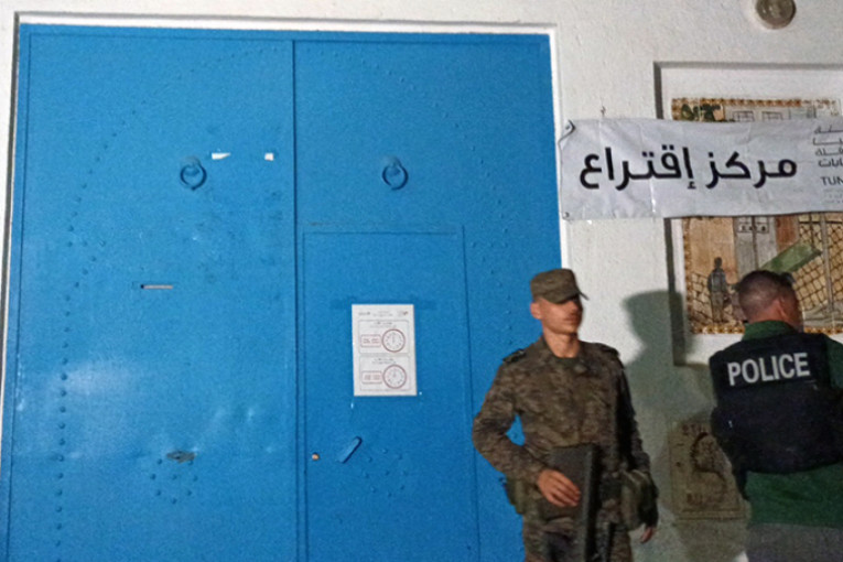 مكاتب الاقتراع تُغلق أبوابها على الساعة العاشرة مساء