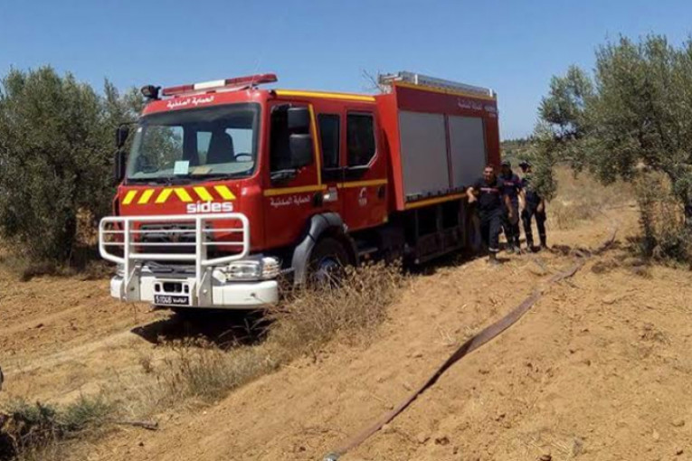 توزر: إنقاذ سائحين علقت سيارتهما بالوحل في شط الجريد