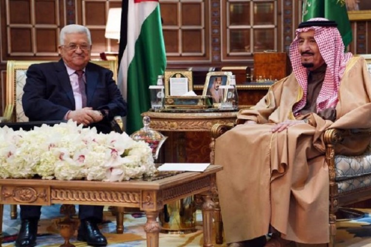 «عباس» يشيد بمواقف الملك سلمان تجاه القضية الفلسطينية