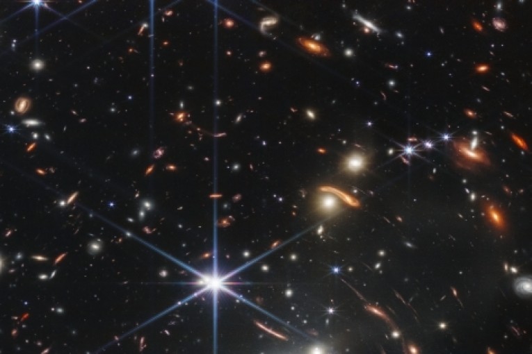 أول صورة ملونة لنشأة الكون في تاريخ البشرية.. تلسكوب جيمس ويب يصنع المعجزة..