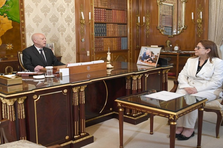 خلال لقائه بوزيرة التجارة : سعيّد يؤكد بأن ظاهرة الاحتكار مقصودة ومعلوم من يقف وراءها