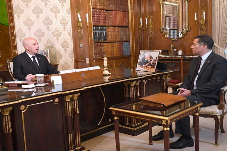 رئيس الجمهورية يشدد على إيجاد حلول فورية لوضع التونسيين العالقين بالخارج