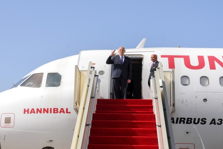 رئيس الجمهورية يغادر أرض الوطن في اتجاه الجزائر