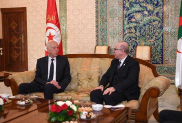 الرئيس الجزائري يُعرب عن أمله في إقبال التونسيين على الاستفتاء