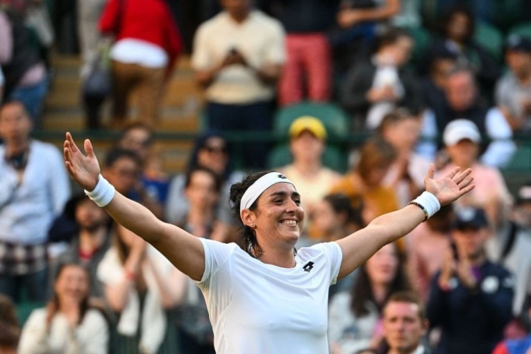 أنس جابر تتراجع إلى المركز الخامس