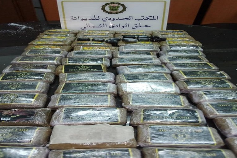 إحباط محاولتي تهريب 100 صفيحة من مخدر القنب الهندي و 11 كبسولة من مخدّر الكوكايين