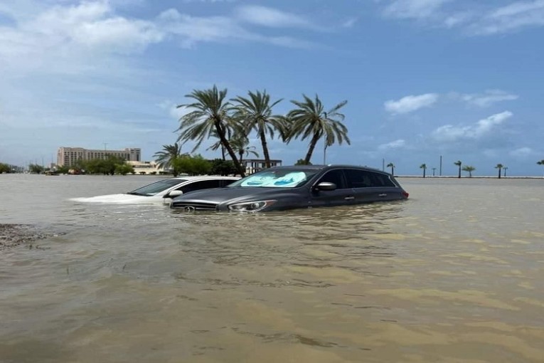 الداخلية الإماراتية: 6 قتلى على الأقل جراء السيول