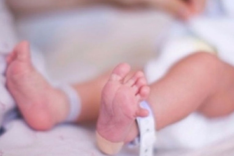 أريانة: القبض على فتاة من أصول إفريقية تركت رضيعها بمحطة المترو ثم لاذت بالفرار