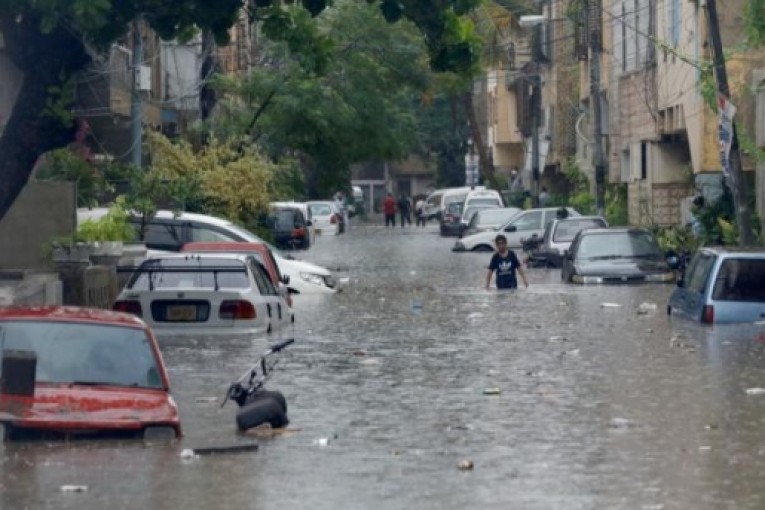 بعد موجة الحر .. فيضانات عارمة وسيول تضرب عددا من الدول وسقوط ضحايا