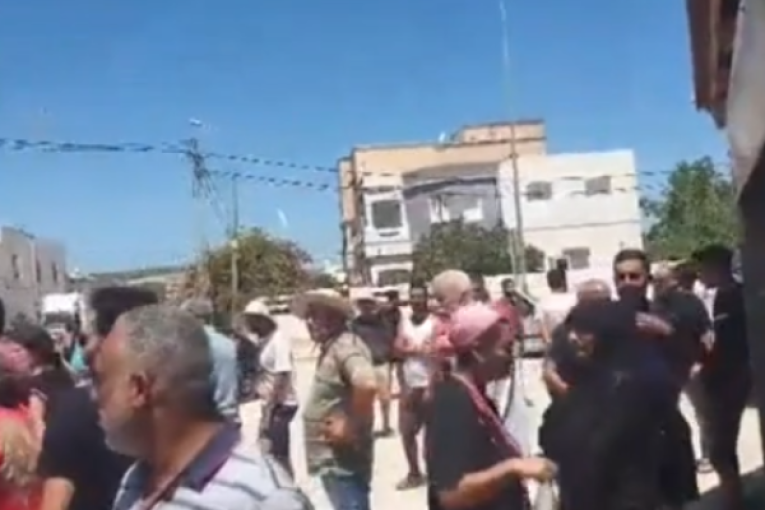 محتجون يغلقون الطريق الرابطة بين تاكلسة وقربص