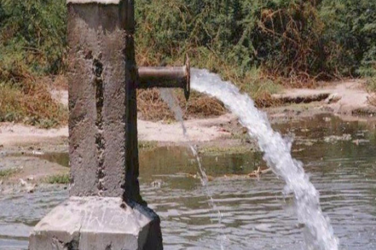 مسؤول أممي يقترح على السلطات التونسية توزيع لتريْن من الماء الصالح للشرب مجانا