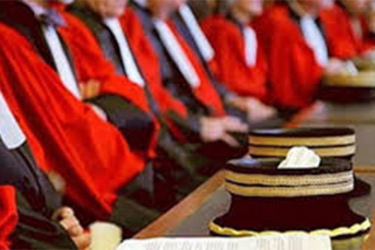 تدهور الحالة الصحية لثلاث قضاة مُضربين عن الطعام