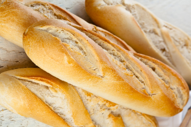 900 ألف خبزة تُلقى يوميا في تونس.. ووزارة التجارة تُوجّه نداء