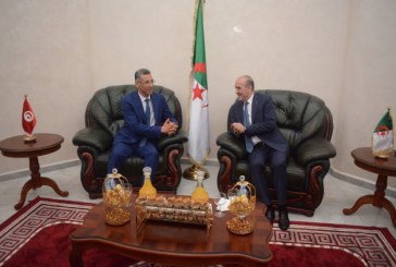وزير الداخلية : ’’الدولة التونسية حريصة على توفير كل الظروف الملائمة لضمان أمن وراحة الجزائريين’’