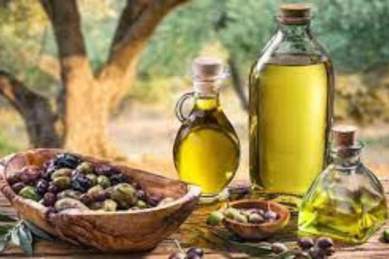 تونس تجني 1726 مليون دينار من تصدير زيت الزيتون