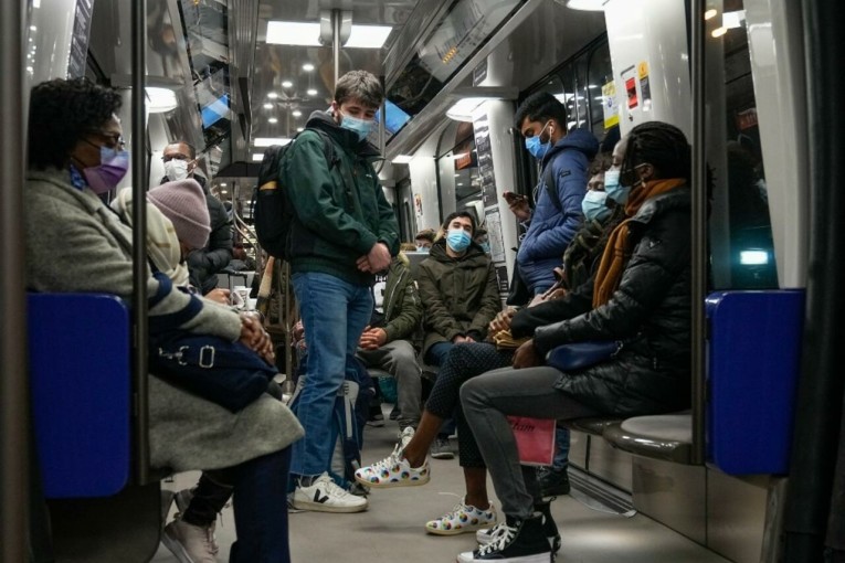 فرنسا: دعوات حكومية للعودة إلى إرتداء الكمامة