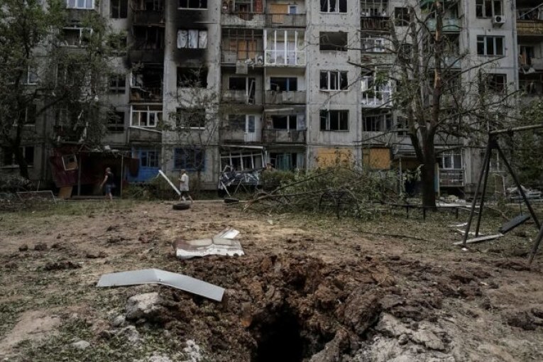 القوات الأوكرانية تتخذ مواقع دفاعية جديدة وبوتين يعلن النصر في لوجانسك