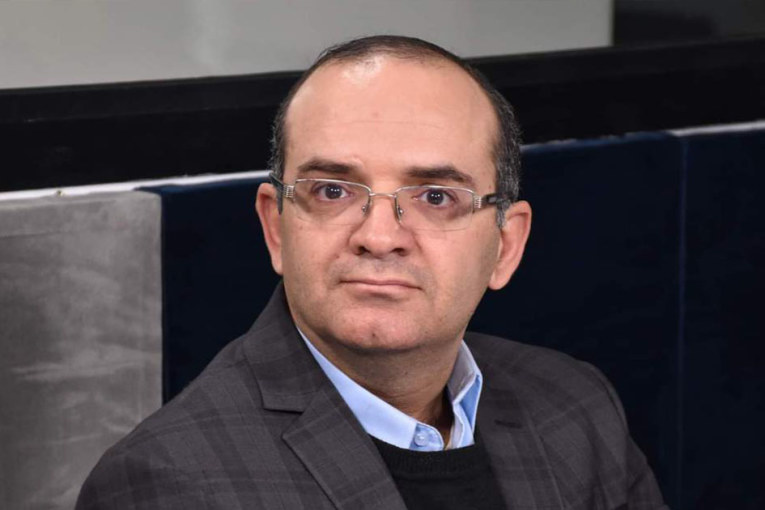 رئيس هيئة الانتخابات يوصي رؤساء مراكز ومكاتب الاقتراع بالحياد خلال الاستفتاء