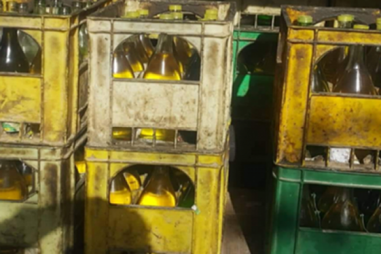 القصرين: تفكيك شبكة للاتجار والتلاعب بالزيت المدعم