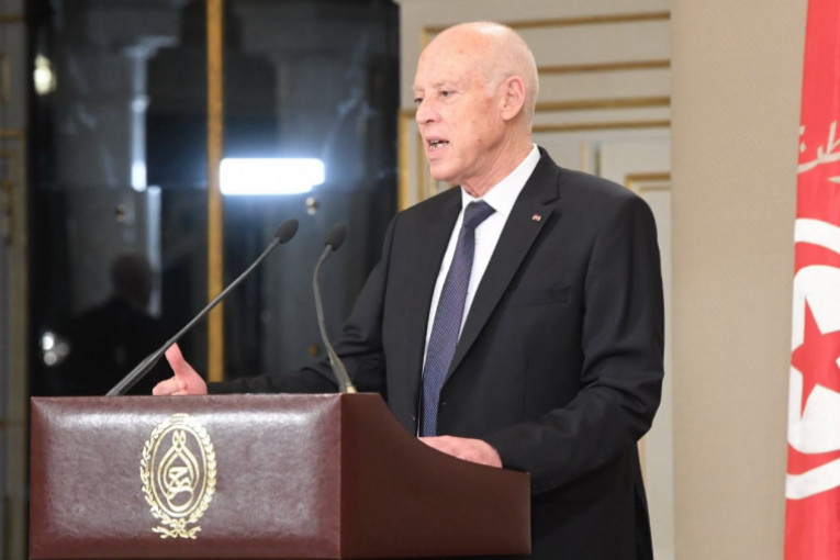 رئيس الدولة في يوم العلم: ‘متمسّكون بلغة الضاد دون عقد..’