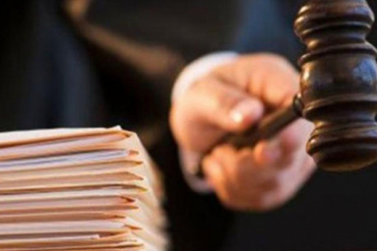 سيدي بوزيد: الاحتفاظ بوكيل ومسيّر مقطع حجارة وعدد من المسؤولين الجهويين من أجل الاستيلاء على المال العام