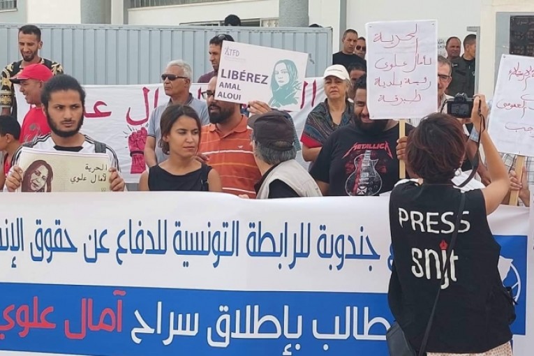 اليوم: الإفراج عن رئيسة بلدية طبرقة آمال العلوي