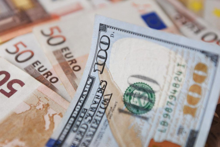 اليورو دون الدولار مجدّدا