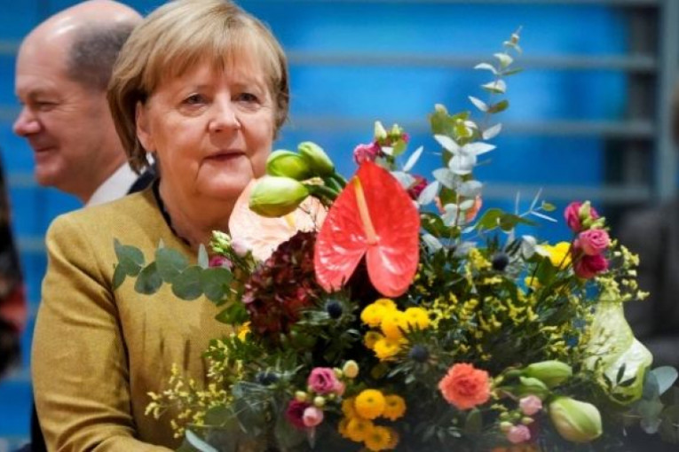 ميركل تفوز بجائزة فيليكس هوفويه – بوانيي – اليونسكو للسعي إلى السلام