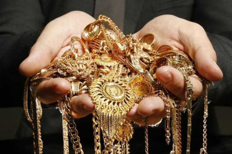 تنشط بين الجزائر وتونس.. تفكيك شبكة مختصّة في تهريب المجوهرات