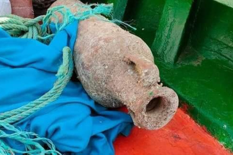 المهدية: ضبط جرة تعود للحقبة الرومانية على متن مركب صيد مخصص لتهريب البضائع