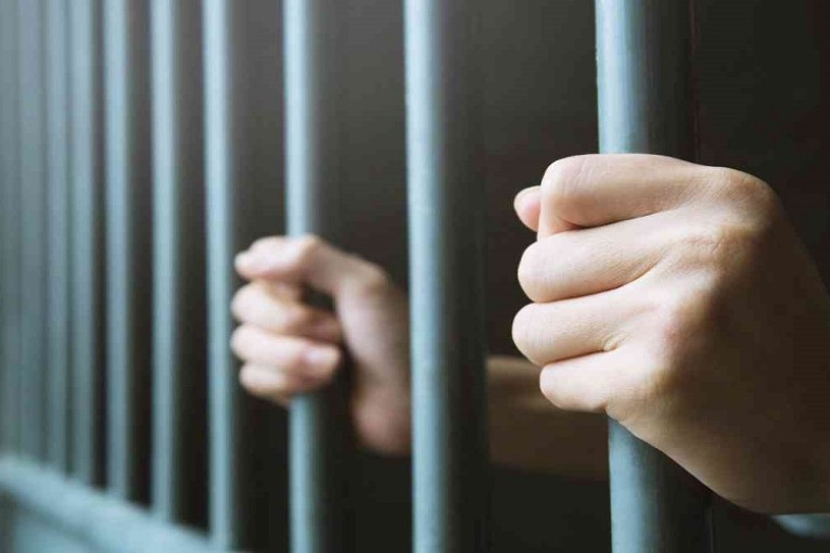 نابل: إصدار بطاقات إيداع بالسجن في حق 4 أعوان ببلدية قربة