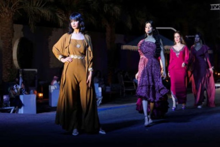 في سابقة هي الأولى بالسعودية.. الرياض تستضيف عرضًا عالميًّا للأزياء بمشاركة 18 مصمّماً
