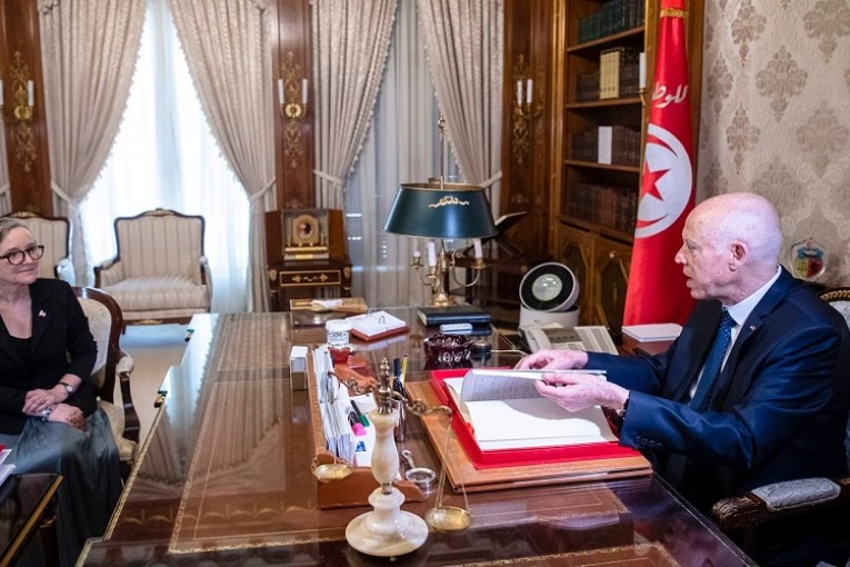 رئيس الجمهورية يتباحث العمل الحكومي مع نجلاء بودن