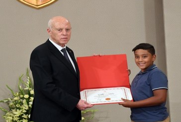 رئيس الجمهورية يُشرف على موكب الاحتفال بيوم العلم