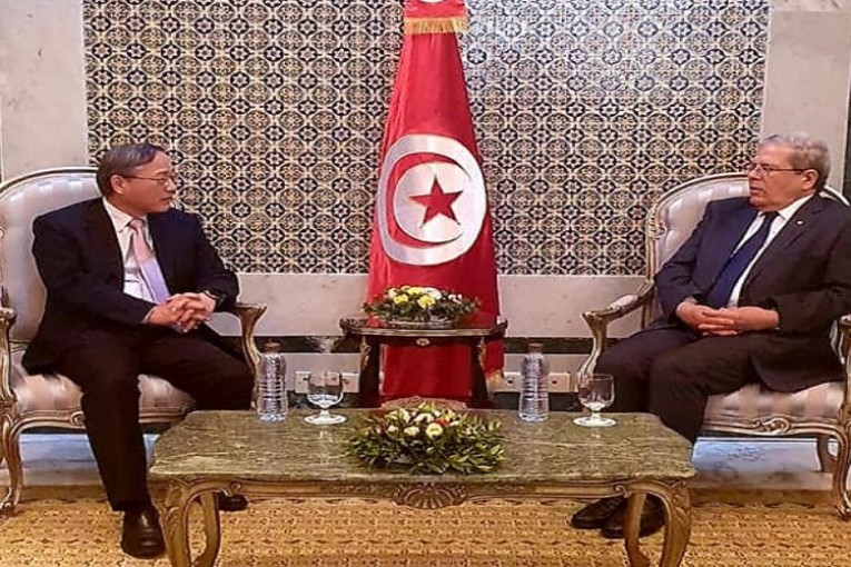 خلال لقاءه بالجرندي: السفير الصيني يتعهّد بتسهيل إجراءات عودة الطلبة التونسيين الدارسين بالصين الى جامعاتهم