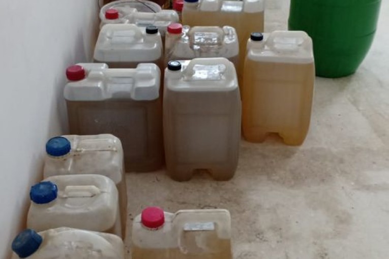 باجة: حجز 417 لترا من الزيت النباتي المدعم بمنزل صاحب مخبزة مصنفة