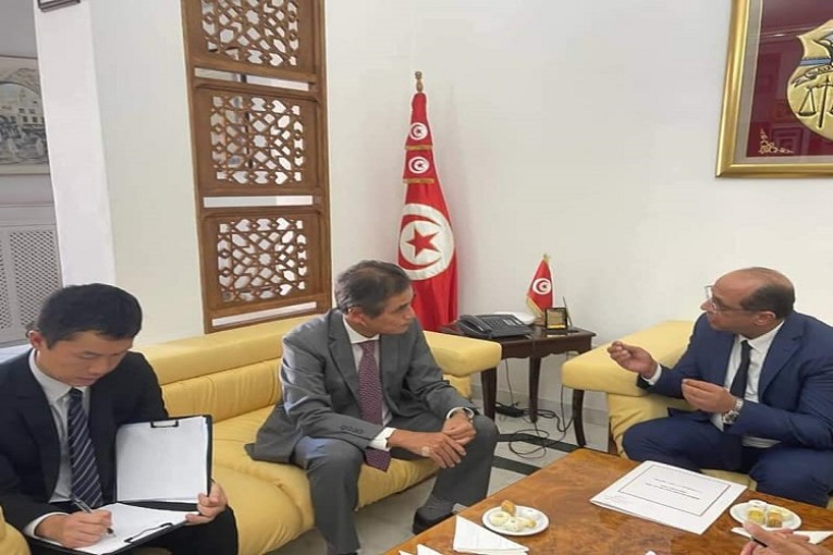 التعاون الاجتماعي موضوع لقاء وزير الشؤون الاجتماعية بسفير اليابان بتونس
