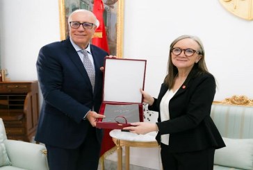 رئيسة الحكومة تتسلم التقرير السنوي للبنك المركزي لسنة 2021