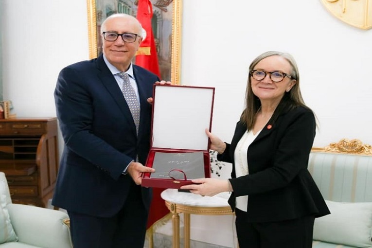 رئيسة الحكومة تتسلم التقرير السنوي للبنك المركزي لسنة 2021