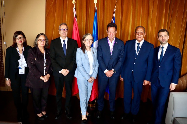 بودن تؤدي زيارة عمل الى فرنسا