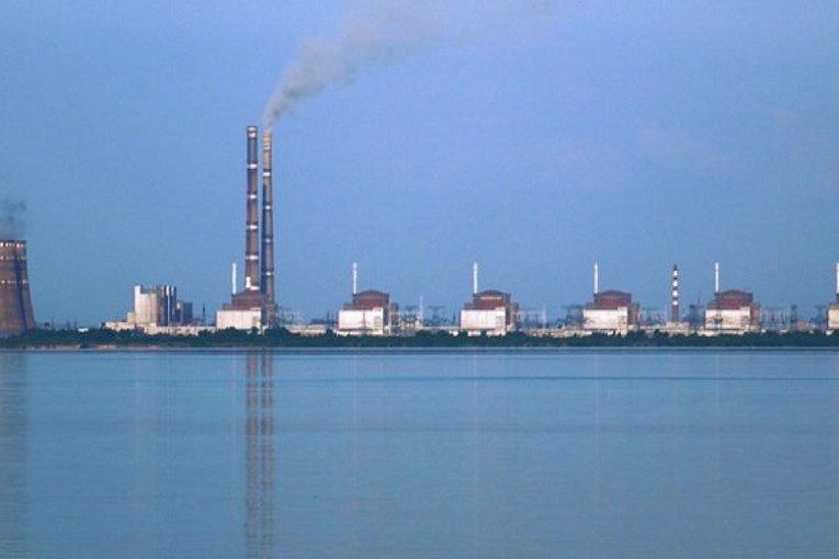 قصف روسي يصيب خط كهرباء بمحطة زابوريجيا للطاقة النووية