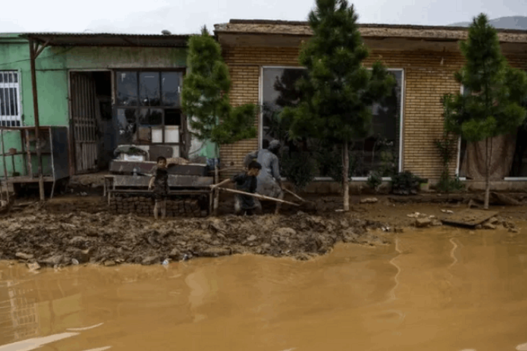 مصرع 29 شخصا وتدمير عشرات المنازل في فيضانات أفغانستان