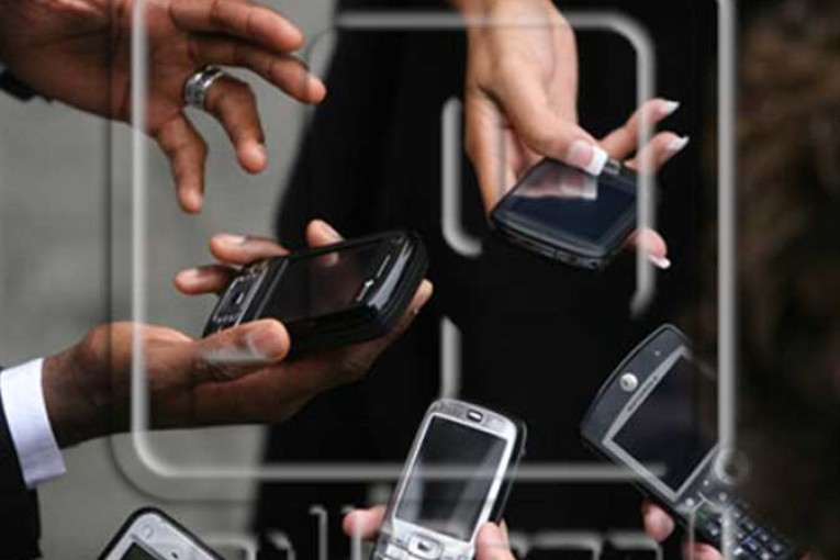 القبض على شخص من أجل تغيير أرقام سلسلة الهواتف الجوالة
