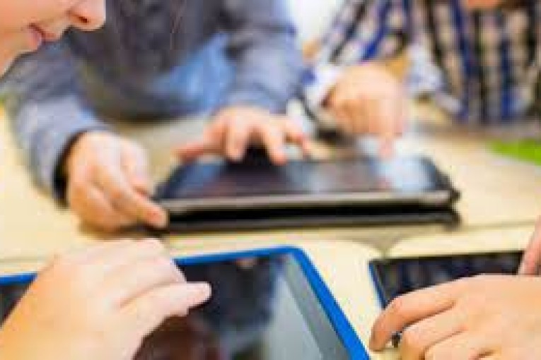 وكالة السلامة المعلوماتية تدعو الأولياء إلى مراقبة أطفالهم أثناء الإبحار على الأنترنات