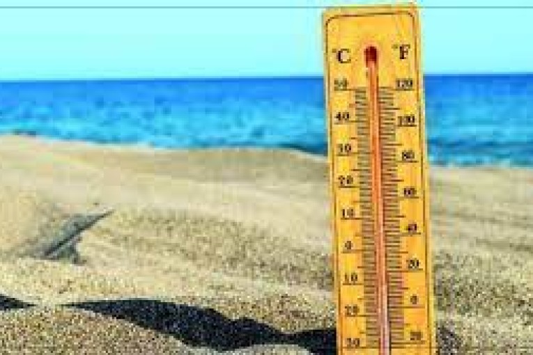 اليوم.. تقلّص فاعلية الرياح والسباحة مُمكنة بكافة السواحل