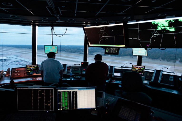 تأجيل إضراب فنيي الملاحة الجوية إلى 9 سبتمبر المقبل