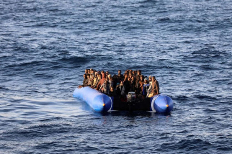 قرقنة: انتشال 6 جثث وانقاذ 20 شخصاً بعد غرق مركب مهاجرين