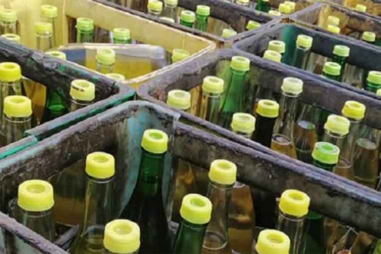 القيروان: حجز 1100 لتر زيت مدعّم و400 كغ فارينة و120 كغ سميد لدى حرفي في صنع المقروض